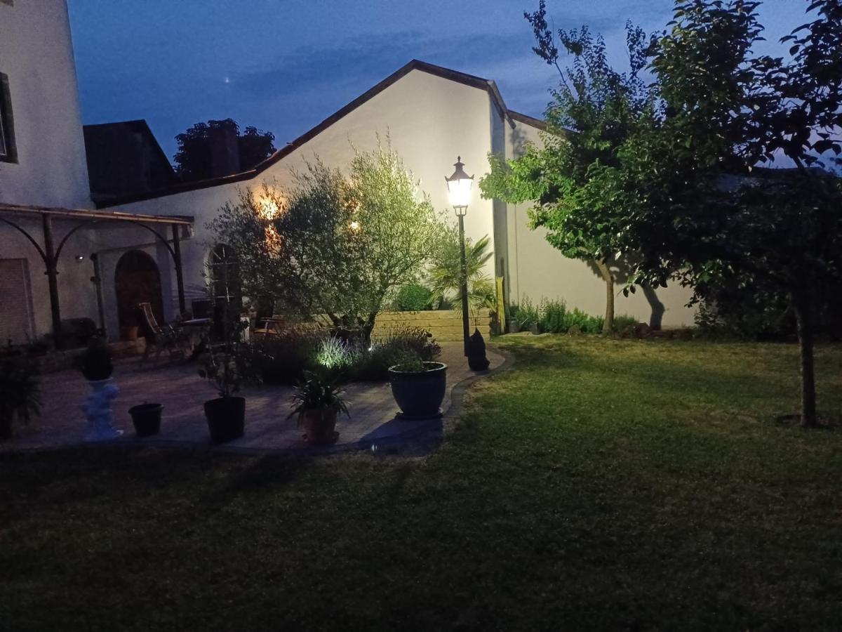 Gaestehaus Frevel Munstermaifeld Bagian luar foto